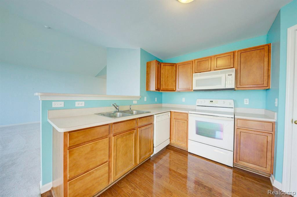 47704 PEMBROKE Drive, Canton, MI 48188 — Photo 8