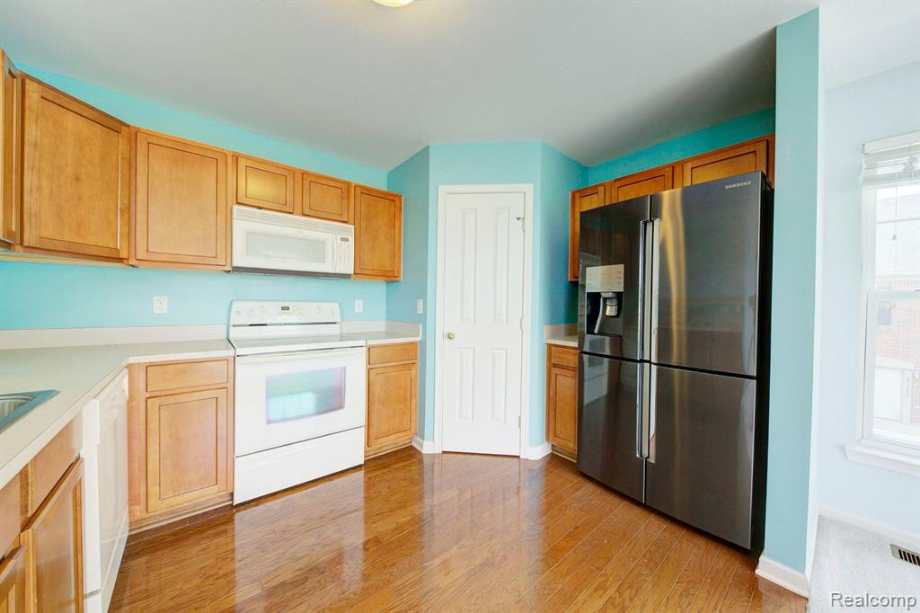 47704 PEMBROKE Drive, Canton, MI 48188 — Photo 9