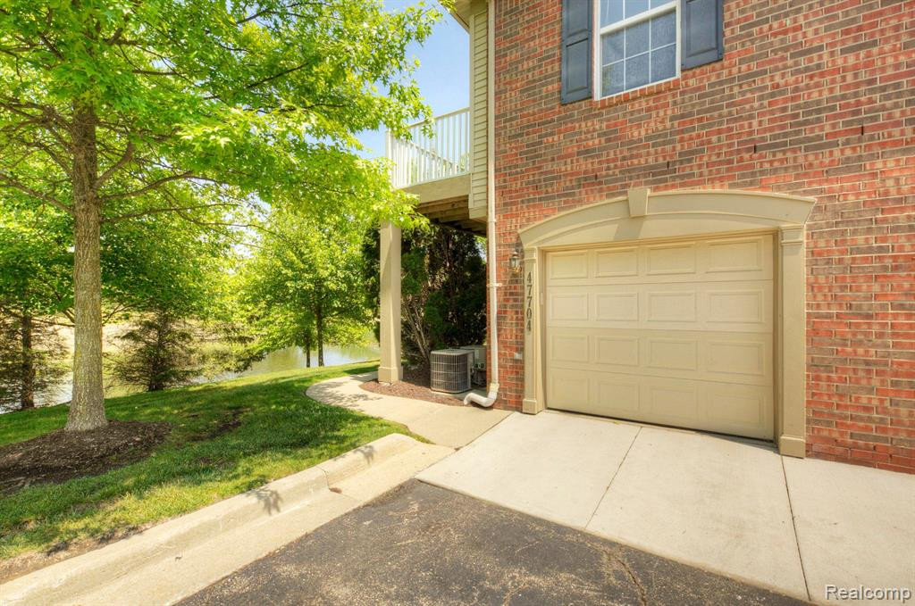 47704 PEMBROKE Drive, Canton, MI 48188 — Photo 24