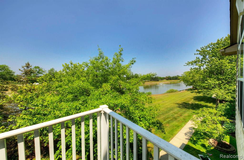 47704 PEMBROKE Drive, Canton, MI 48188 — Photo 26