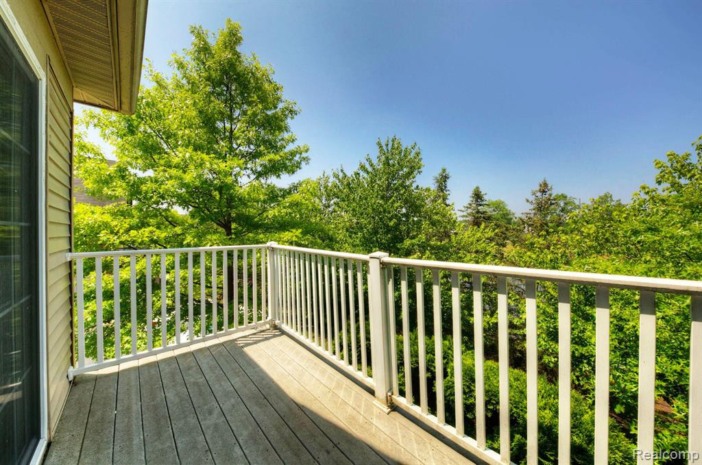 47704 PEMBROKE Drive, Canton, MI 48188 — Photo 27