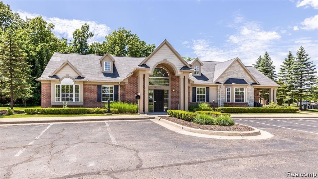 47704 PEMBROKE Drive, Canton, MI 48188 — Photo 29