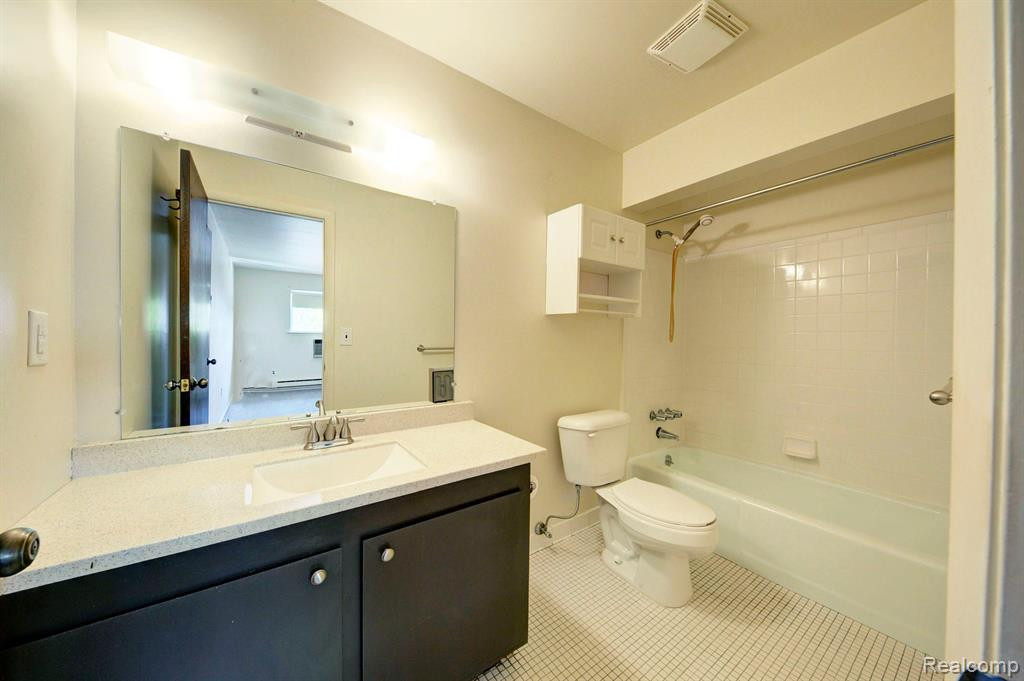 7475 WOODVIEW Street, 4, Westland, MI — Photo 15