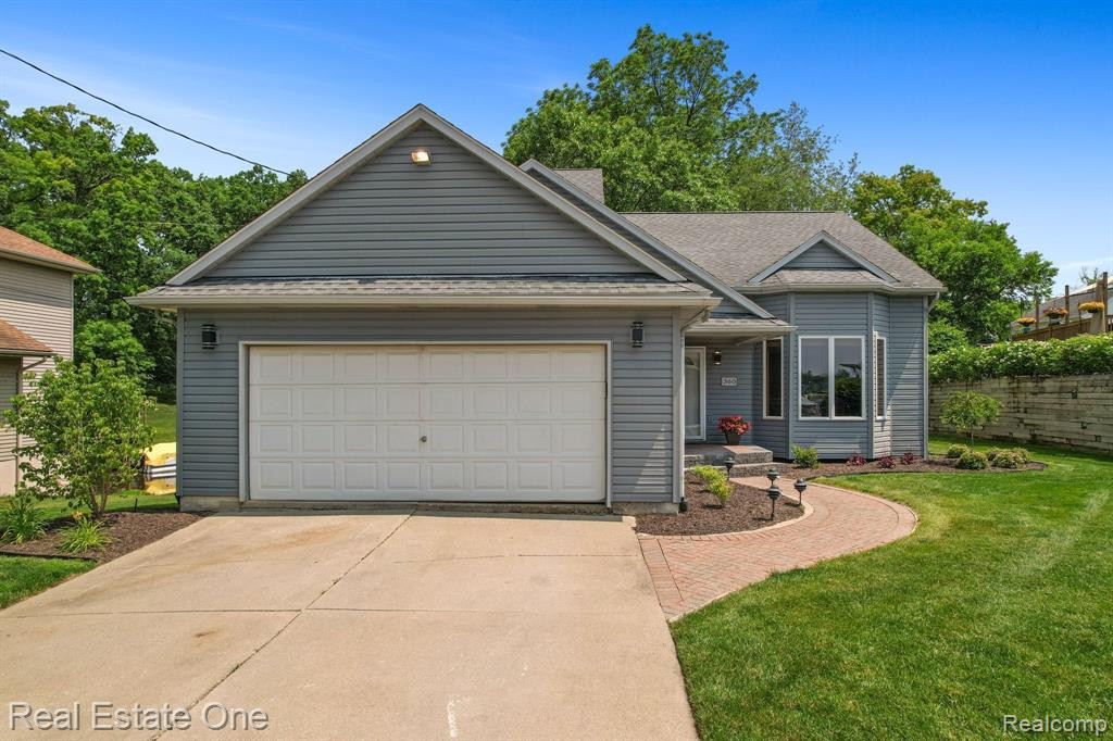 360 N NORTH SHORE Drive, Lake Orion, MI 48362 — front exterior