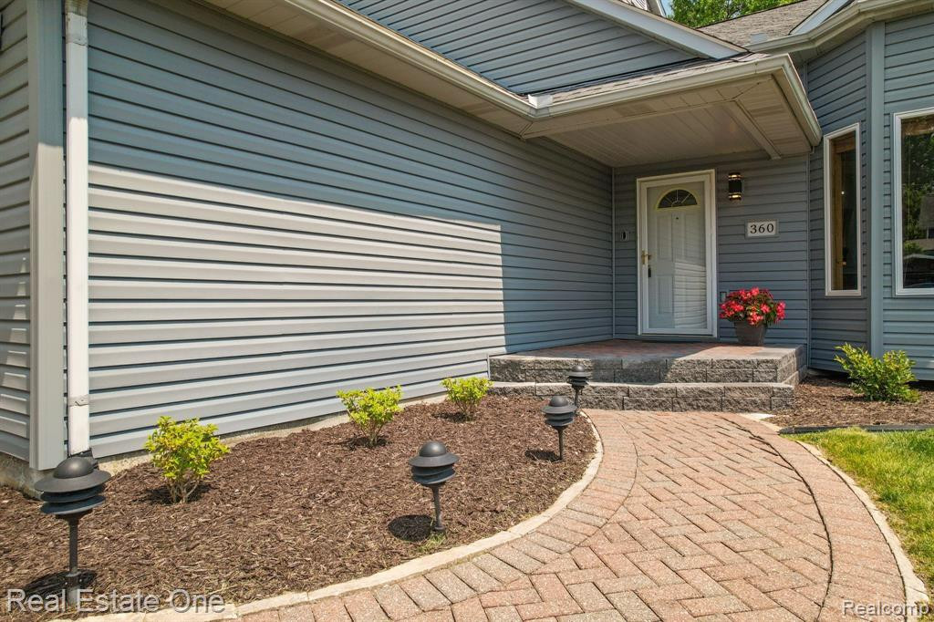 360 N NORTH SHORE Drive, Lake Orion, MI 48362 — Photo 3