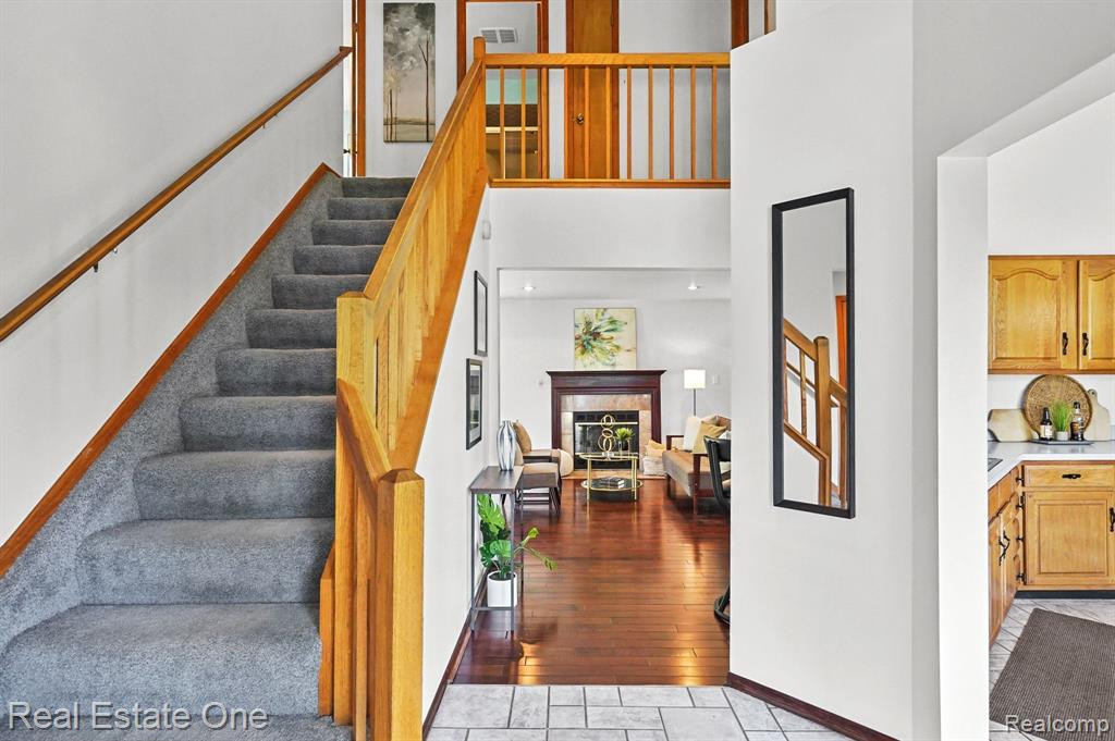 360 N NORTH SHORE Drive, Lake Orion, MI 48362 — Photo 4