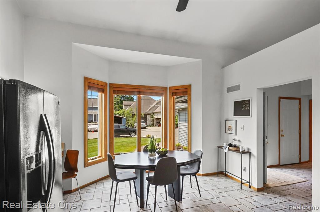 360 N NORTH SHORE Drive, Lake Orion, MI 48362 — Photo 10
