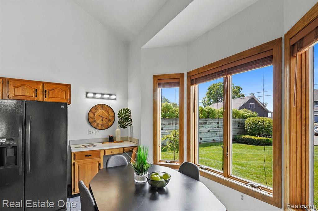 360 N NORTH SHORE Drive, Lake Orion, MI 48362 — Photo 11