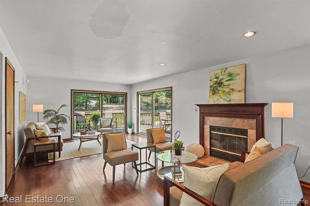 360 N NORTH SHORE Drive, Lake Orion, MI 48362 — Photo 16