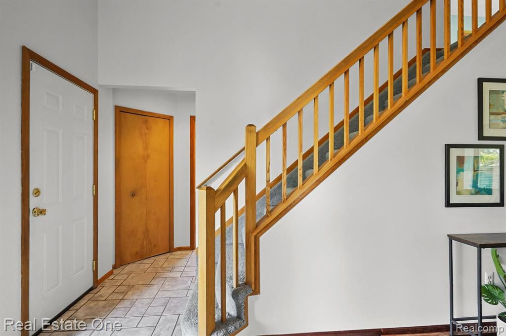 360 N NORTH SHORE Drive, Lake Orion, MI 48362 — Photo 21