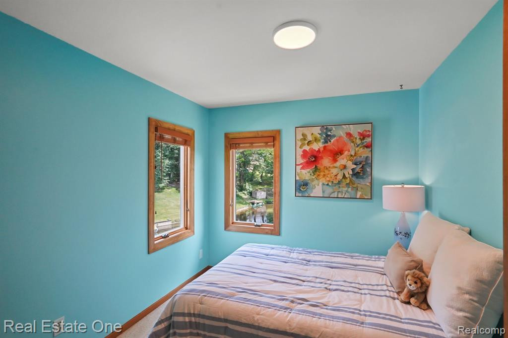 360 N NORTH SHORE Drive, Lake Orion, MI 48362 — Photo 24