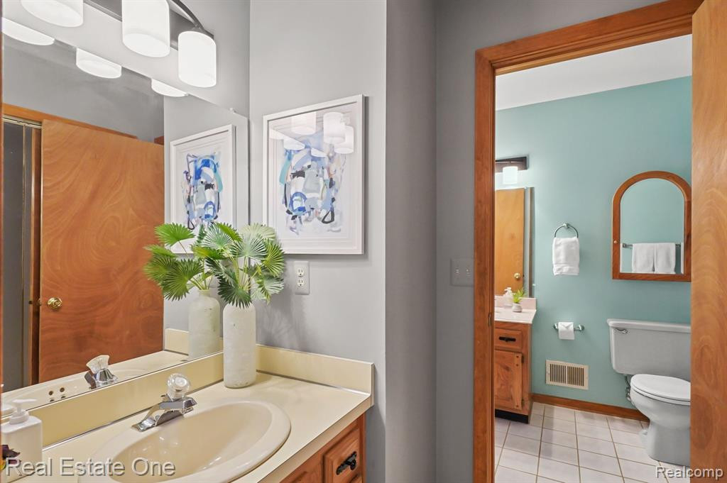 360 N NORTH SHORE Drive, Lake Orion, MI 48362 — Photo 27