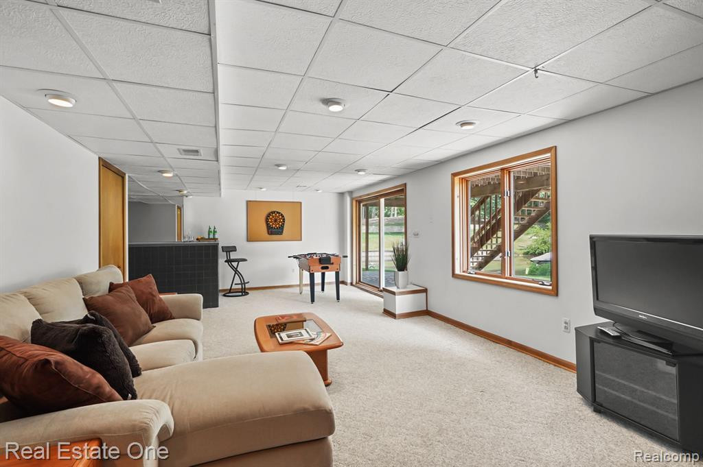 360 N NORTH SHORE Drive, Lake Orion, MI 48362 — Photo 31