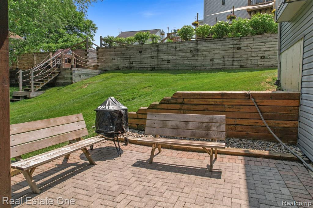 360 N NORTH SHORE Drive, Lake Orion, MI 48362 — Photo 33