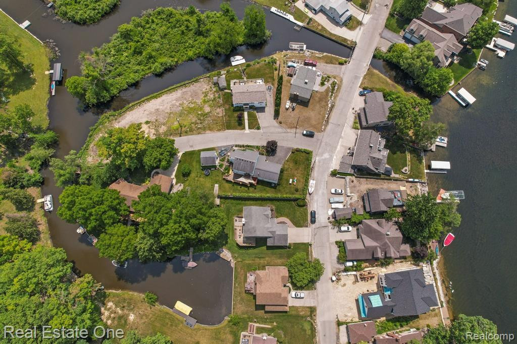 360 N NORTH SHORE Drive, Lake Orion, MI 48362 — Photo 35