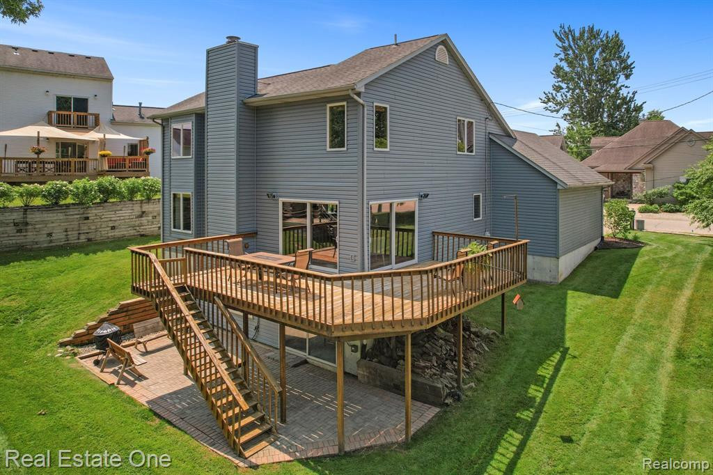 360 N NORTH SHORE Drive, Lake Orion, MI 48362 — Photo 38