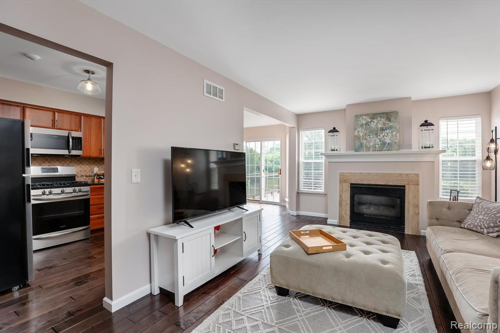 4143 HUNTERS Circle E, 104, Canton, MI 48188 — Photo 6