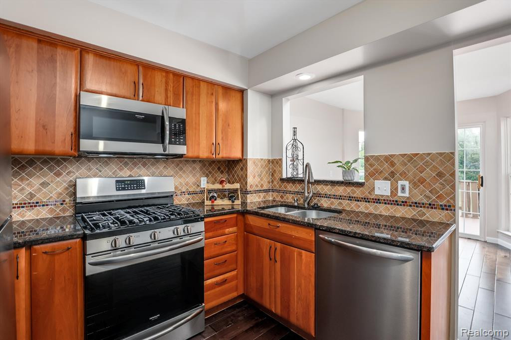 4143 HUNTERS Circle E, 104, Canton, MI 48188 — Photo 12