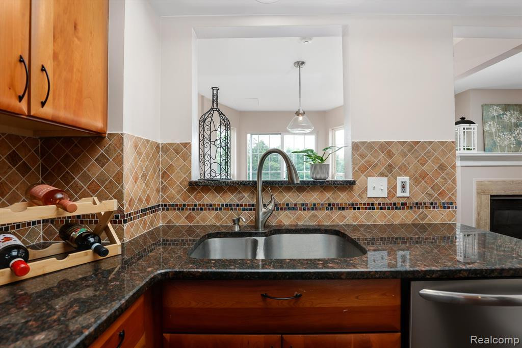 4143 HUNTERS Circle E, 104, Canton, MI 48188 — Photo 14