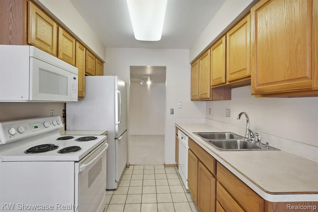 42101 PELLSTON Drive, Northville, MI 48167 — Photo 17