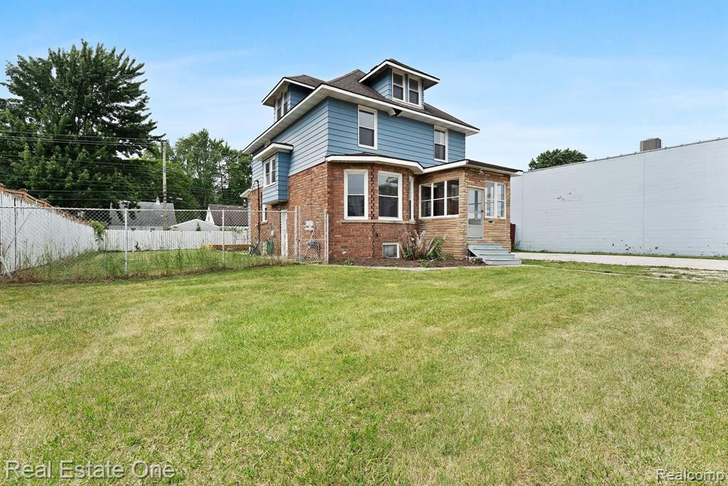 802 E 11 MILE Road, Royal Oak, MI 48067 — Photo 3