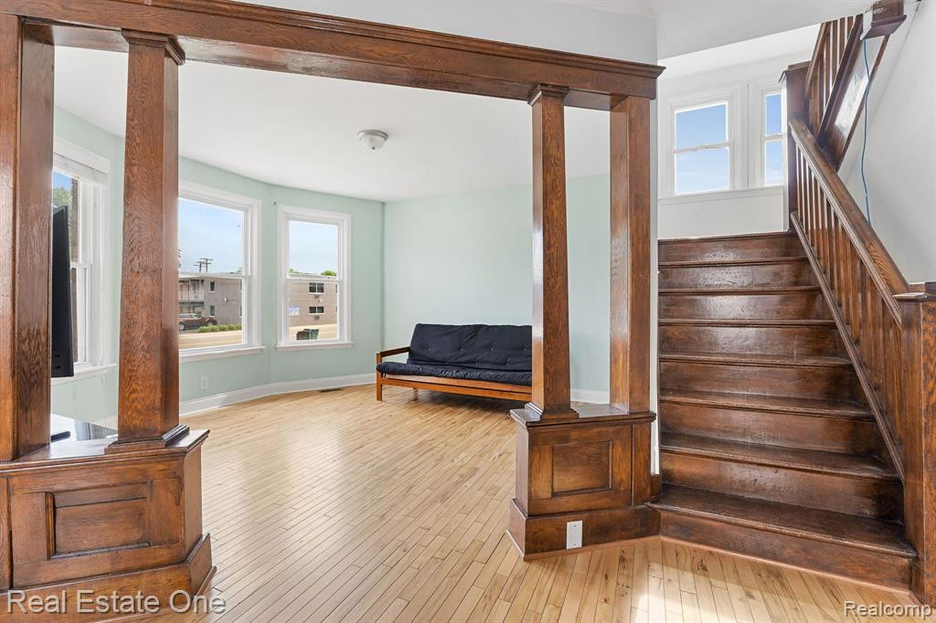 802 E 11 MILE Road, Royal Oak, MI 48067 — Photo 6