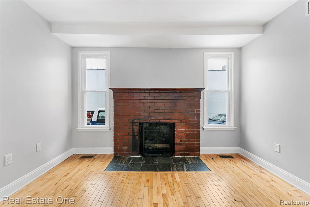 802 E 11 MILE Road, Royal Oak, MI 48067 — Photo 8