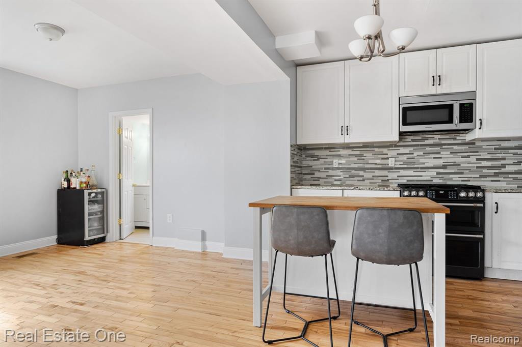 802 E 11 MILE Road, Royal Oak, MI 48067 — Photo 11