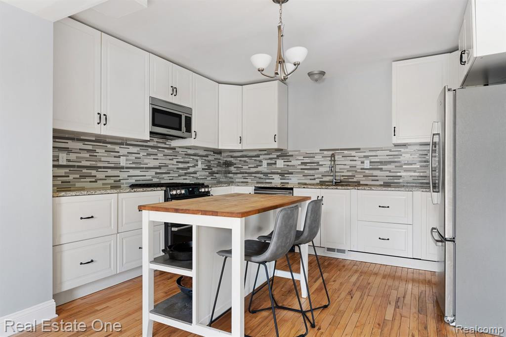 802 E 11 MILE Road, Royal Oak, MI 48067 — Photo 12