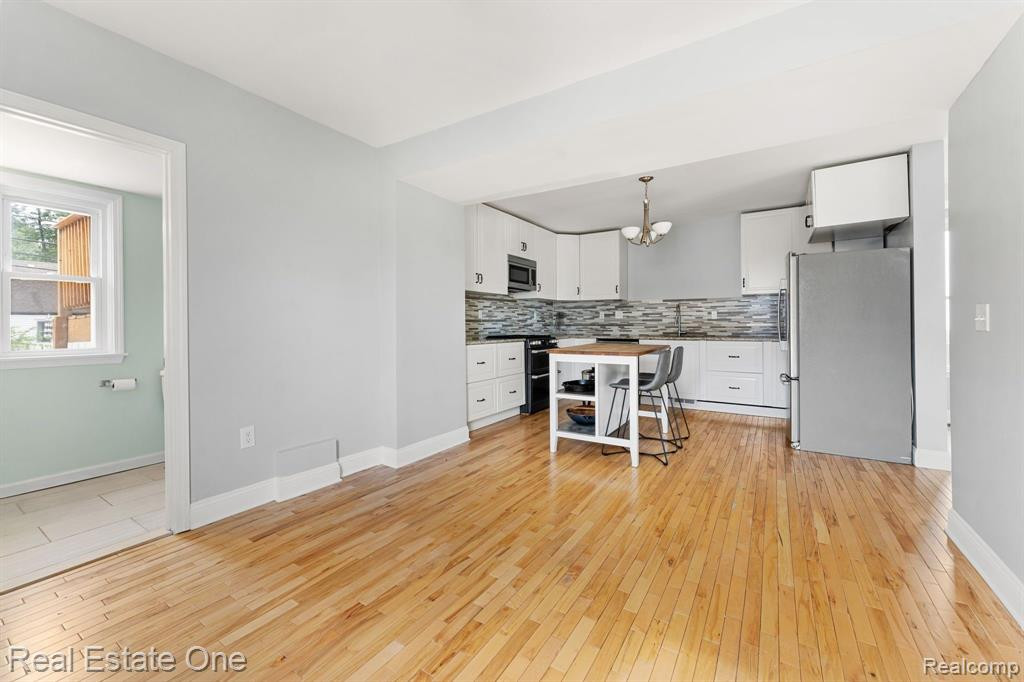 802 E 11 MILE Road, Royal Oak, MI 48067 — Photo 14