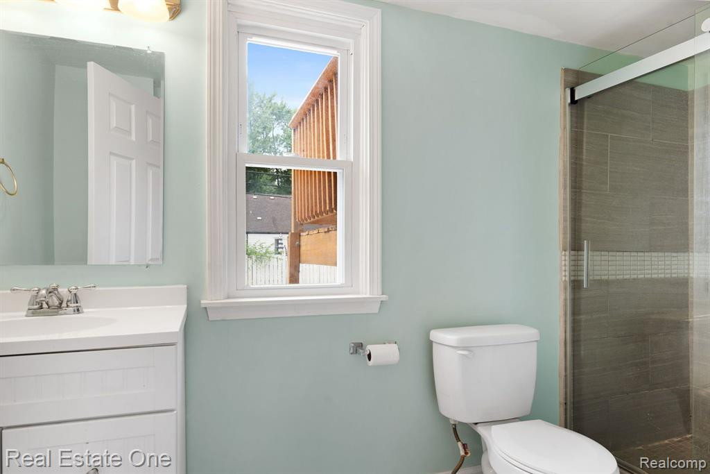 802 E 11 MILE Road, Royal Oak, MI 48067 — Photo 15