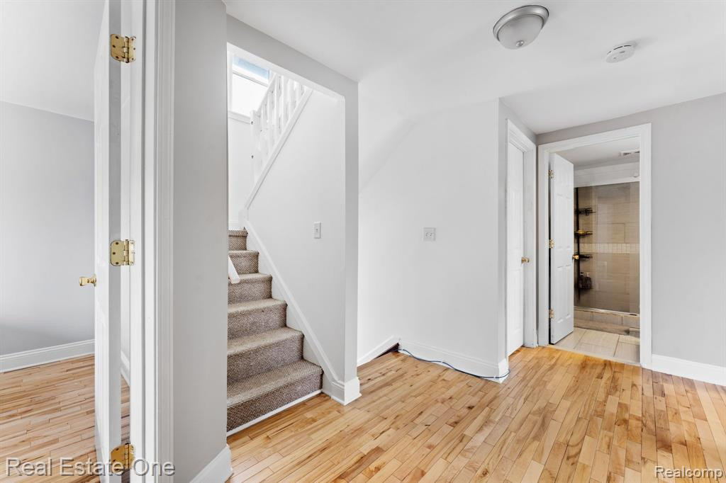 802 E 11 MILE Road, Royal Oak, MI 48067 — Photo 16