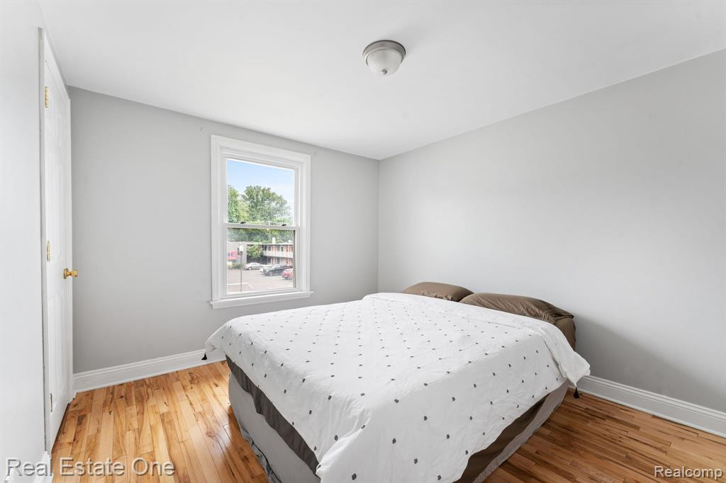 802 E 11 MILE Road, Royal Oak, MI 48067 — Photo 17