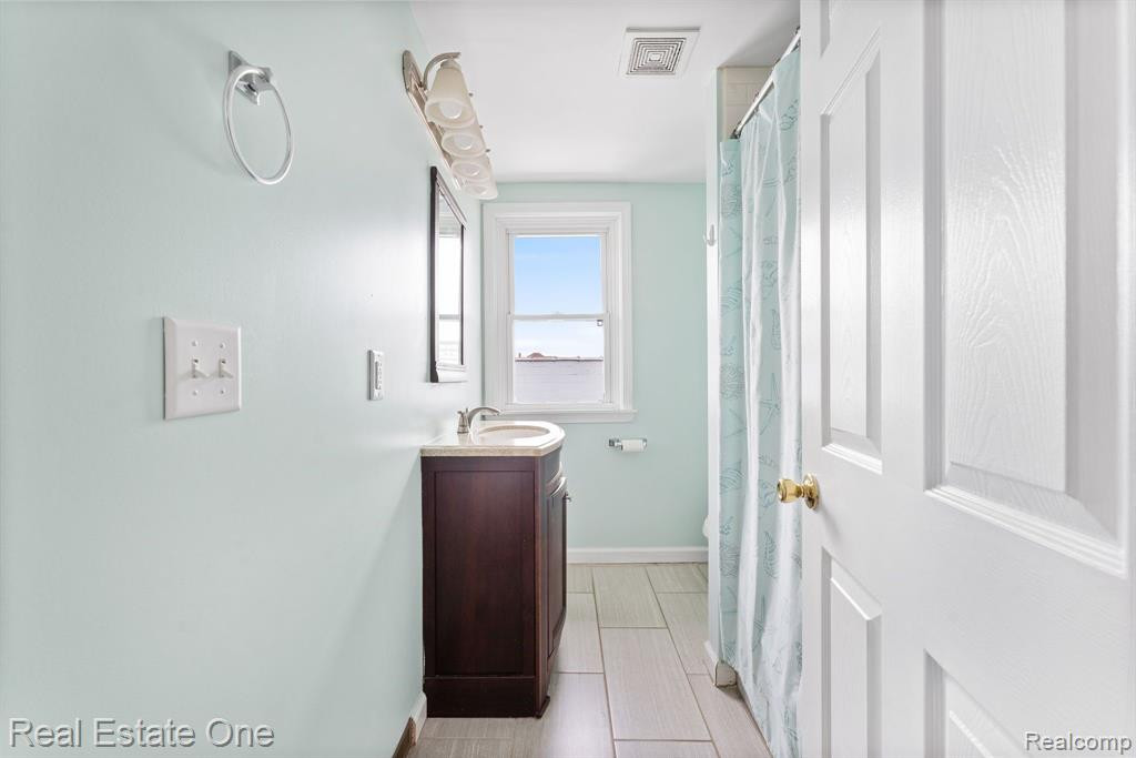 802 E 11 MILE Road, Royal Oak, MI 48067 — Photo 21