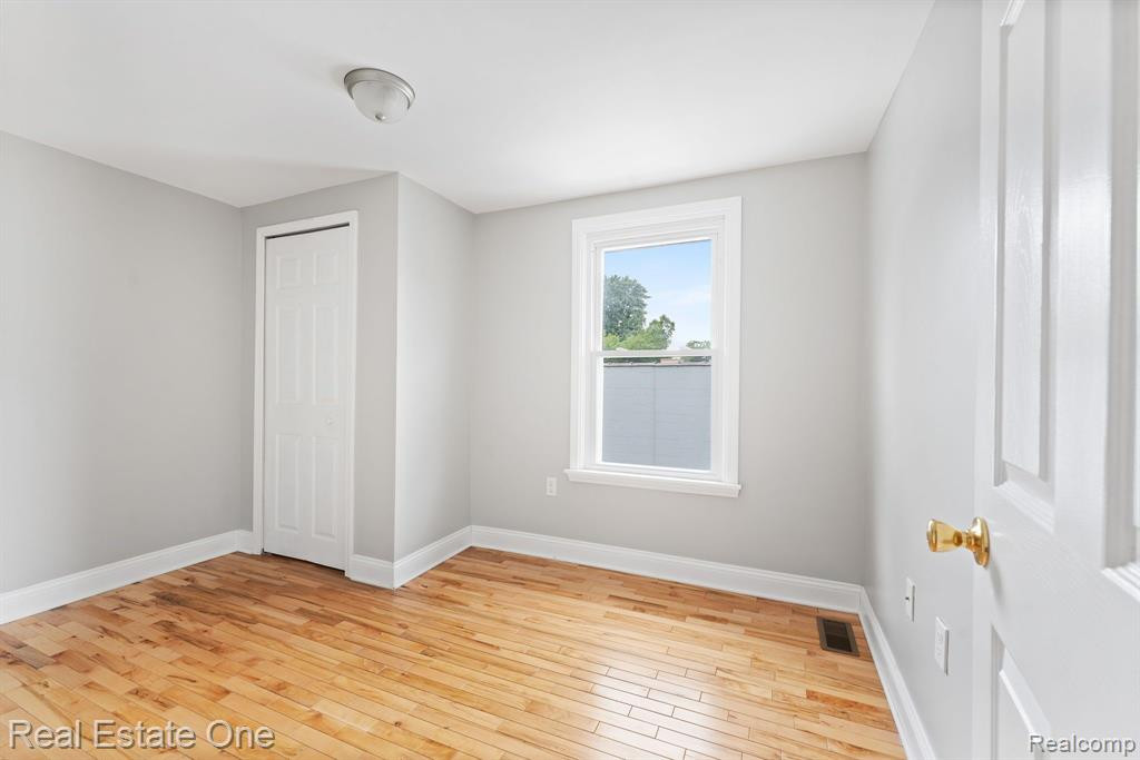 802 E 11 MILE Road, Royal Oak, MI 48067 — Photo 23