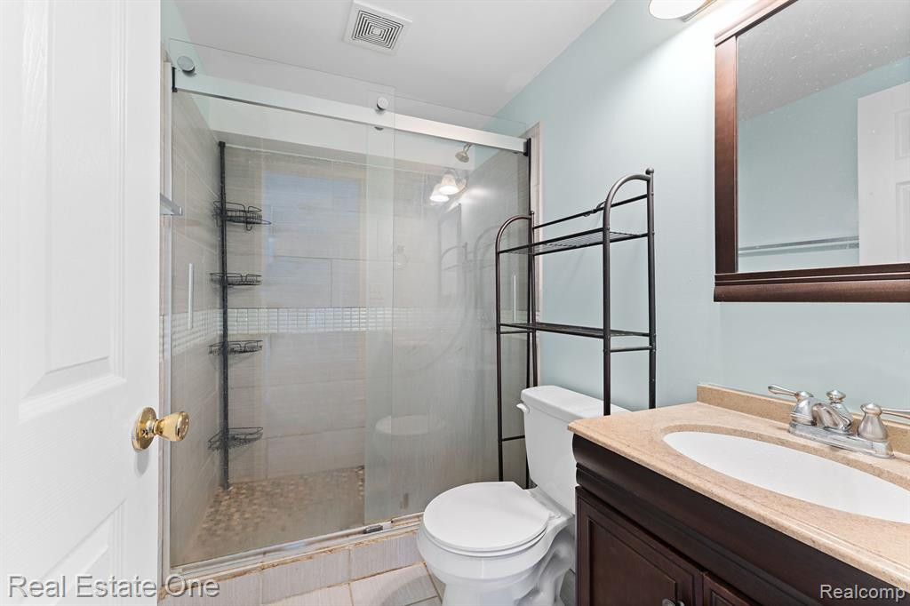 802 E 11 MILE Road, Royal Oak, MI 48067 — Photo 25