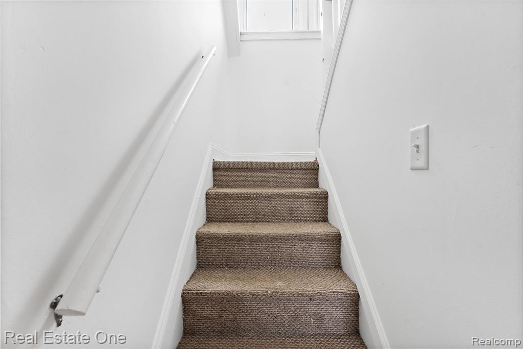 802 E 11 MILE Road, Royal Oak, MI 48067 — Photo 26