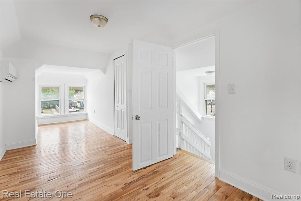 802 E 11 MILE Road, Royal Oak, MI 48067 — Photo 27