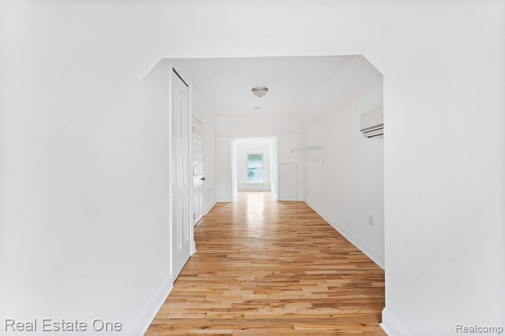 802 E 11 MILE Road, Royal Oak, MI 48067 — Photo 28