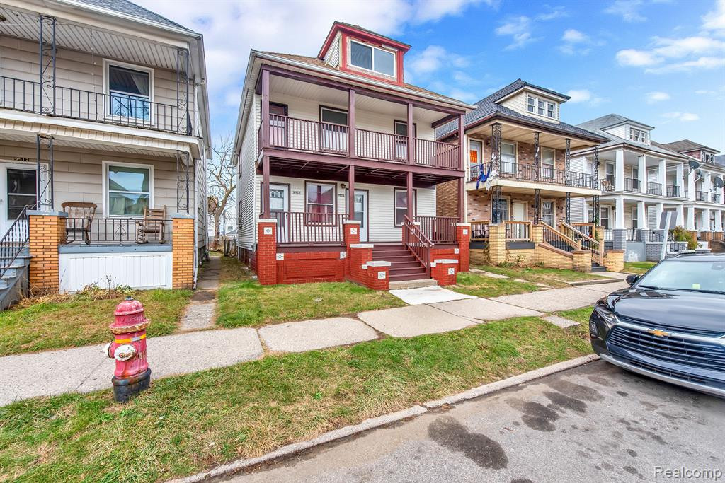 9506 CHAREST Street, Hamtramck, MI, 48212