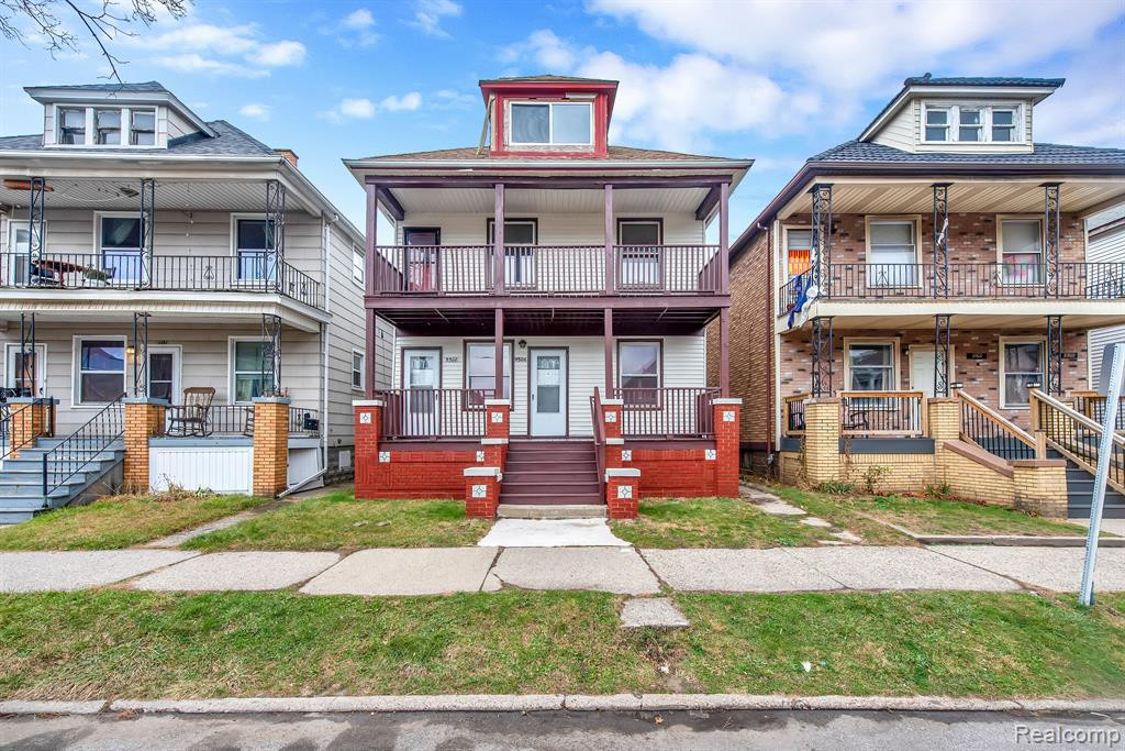 9506 CHAREST Street, Hamtramck, MI, 48212