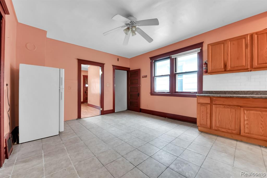 9506 CHAREST Street, Hamtramck, MI, 48212