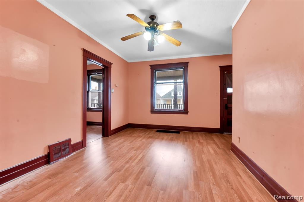 9506 CHAREST Street, Hamtramck, MI, 48212