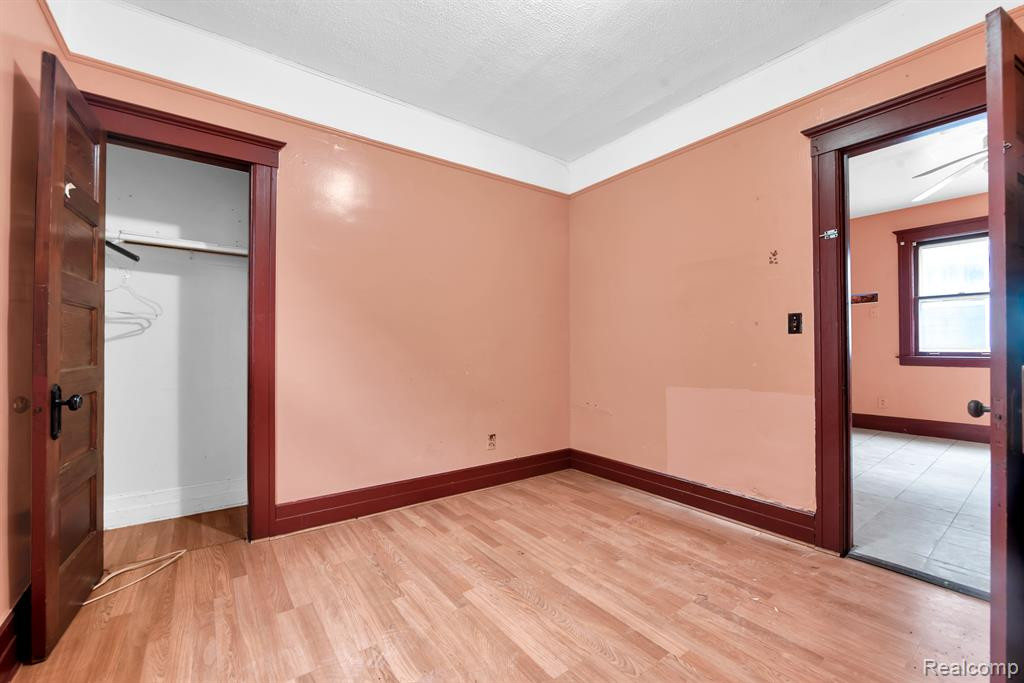 9506 CHAREST Street, Hamtramck, MI, 48212