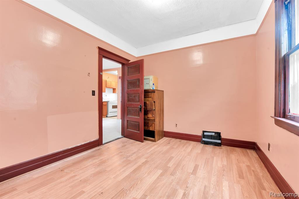 9506 CHAREST Street, Hamtramck, MI, 48212