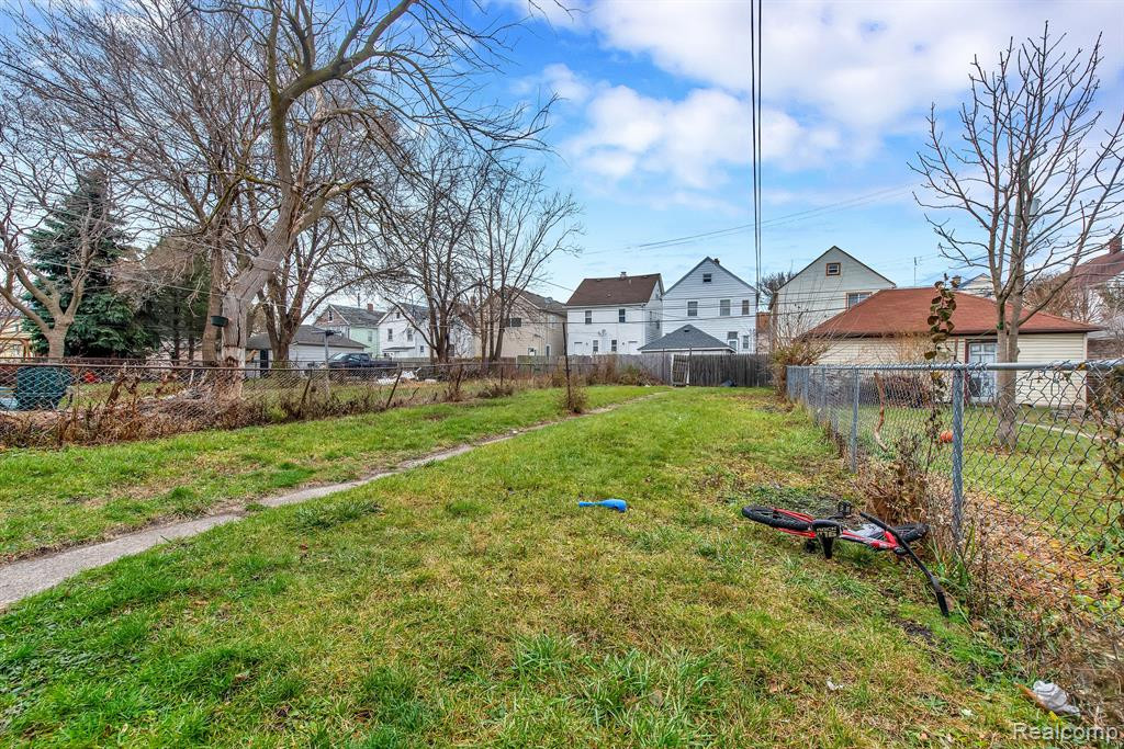 9506 CHAREST Street, Hamtramck, MI, 48212