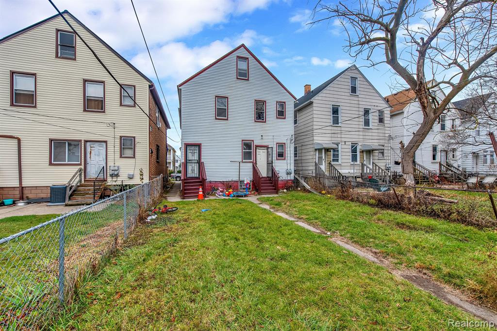 9506 CHAREST Street, Hamtramck, MI, 48212