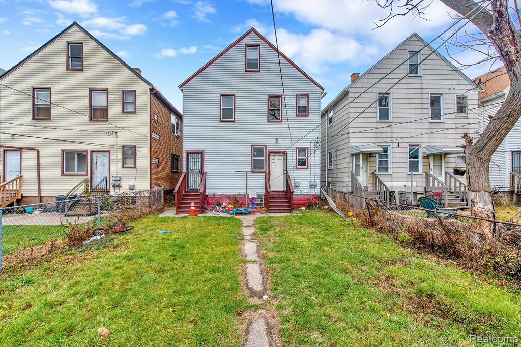 9506 CHAREST Street, Hamtramck, MI, 48212