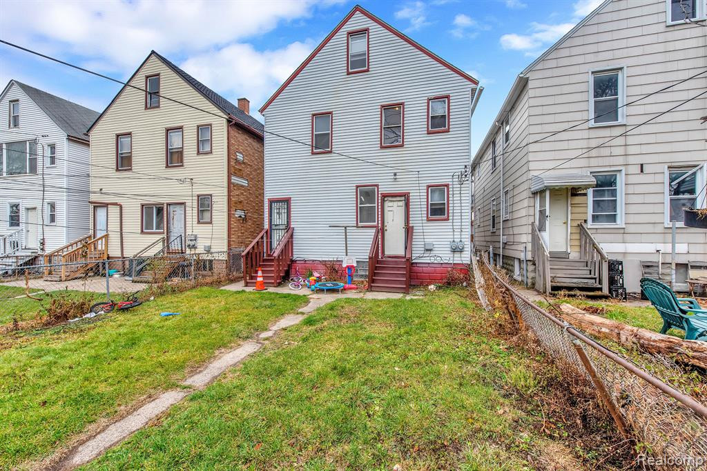 9506 CHAREST Street, Hamtramck, MI, 48212