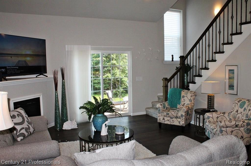 48554 EASTBRIDGE Drive, Canton, MI 48188 — Photo 4